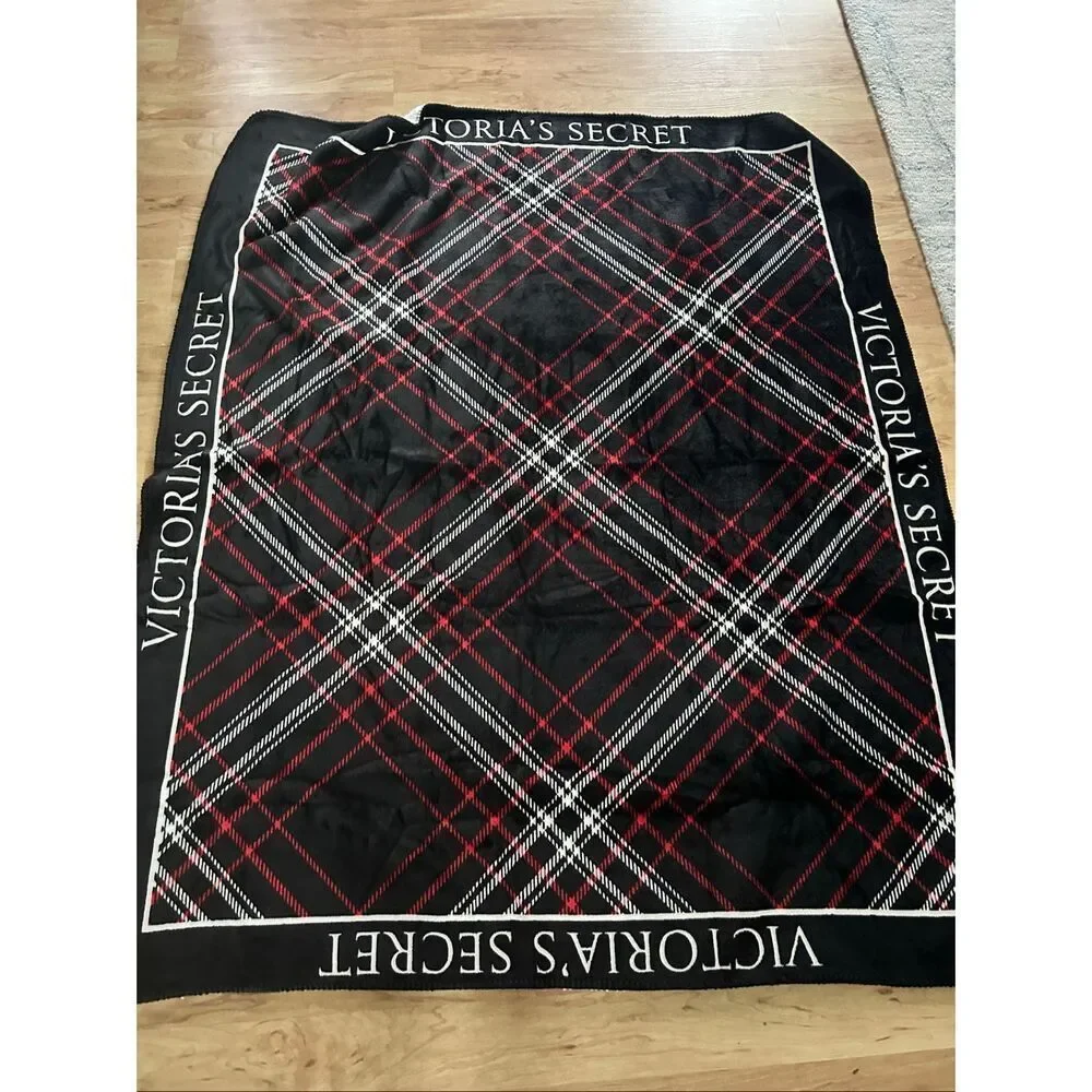 Victoria secret blanket black and red and white size 50x60 new no tags